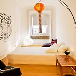 בית הארחה Calling *